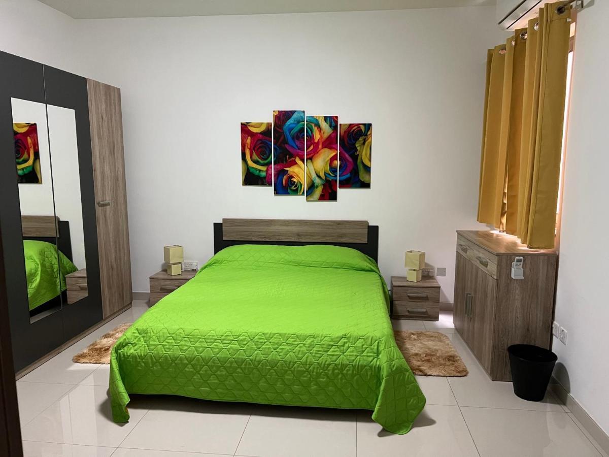 Claire'S Court Apartamento Marsaxlokk Exterior foto